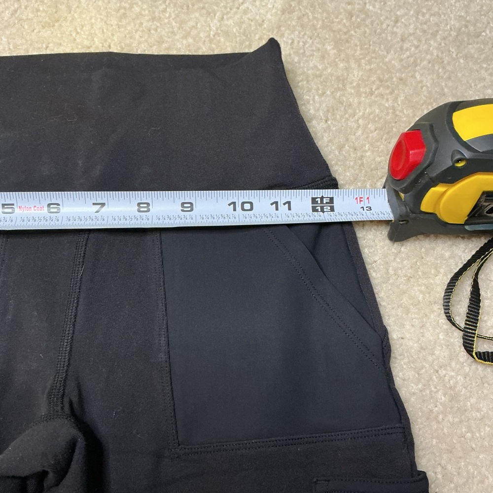 ALO Yoga Black cargo leggings - Picture 5 of 6
